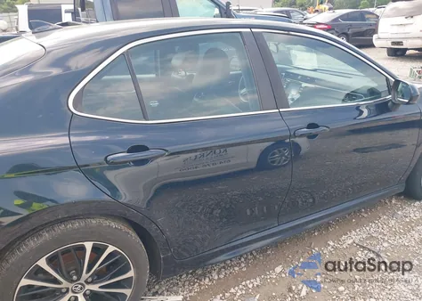 2020 Toyota Camry Se z USA, uszkodzony, nr VIN 4T1G11AK9LU942607